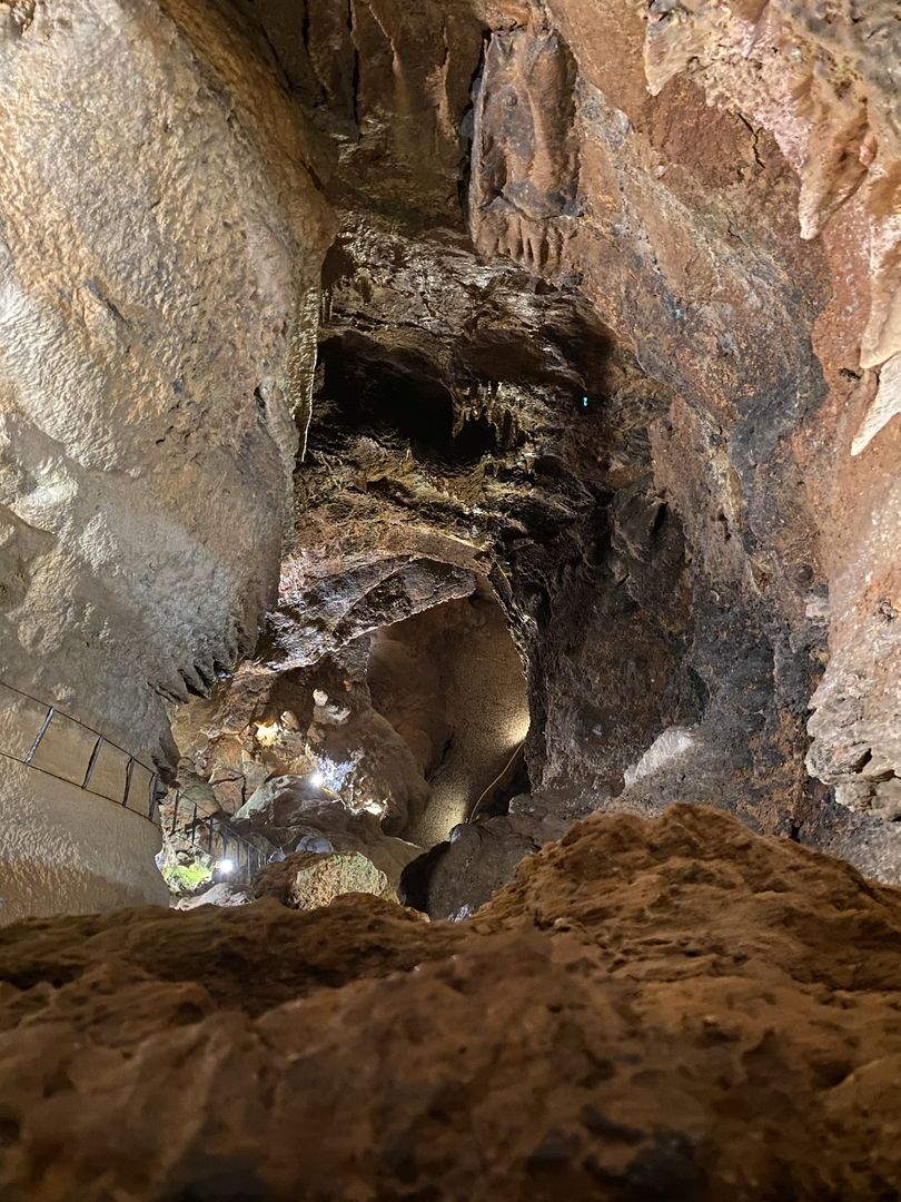 The inside of a cave with a lot of rocks.